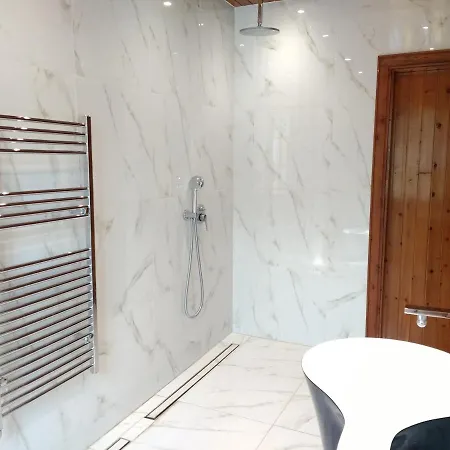 Apartment Stunning 2 Bed Self-Catering Apartment *