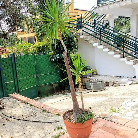 Stunning 2 Bed Self-Catering Apartment *