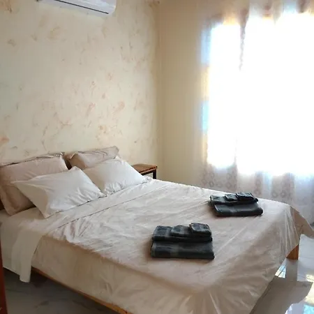 Apartment Stunning 2 Bed Self-Catering Apartment