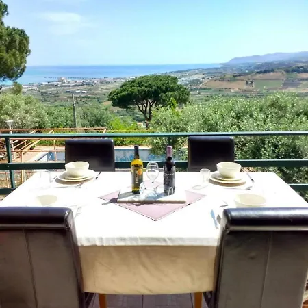 Stunning 2 Bed Self-Catering Apartment Apartment Termini Imerese