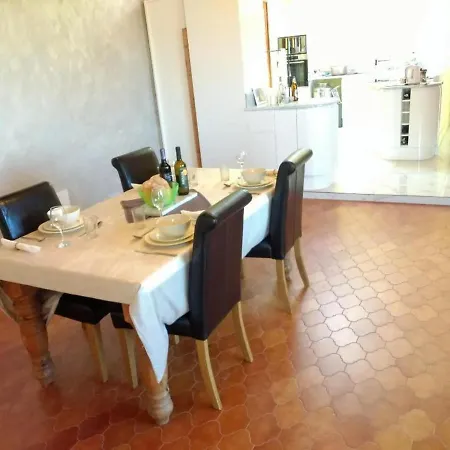 Stunning 2 Bed Self-Catering Apartment *